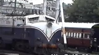 WCM1-hauled Deccan Queen departs from Pune (July 1995)