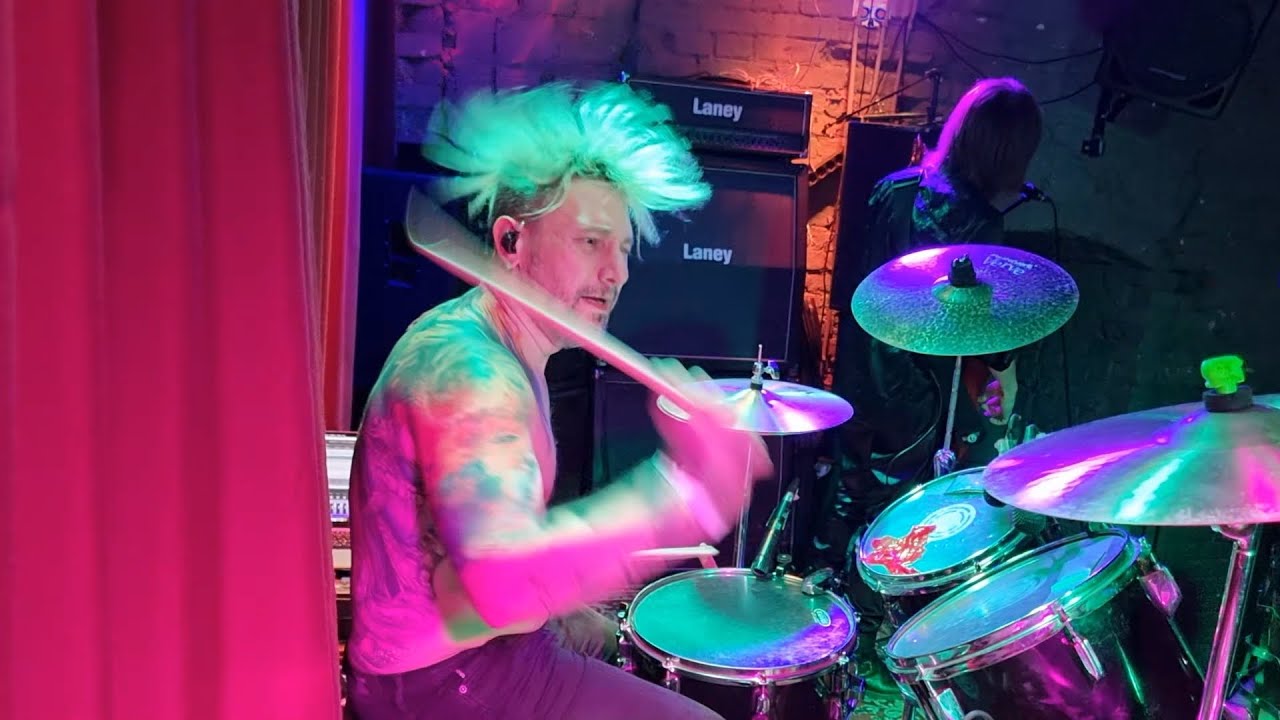 Inside - The Kids Aren't Alright (The Offspring cover)