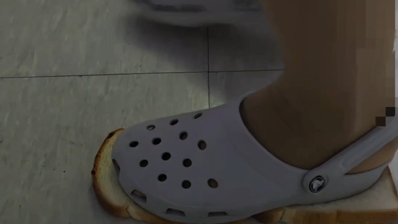 crocs sandal (= crocs jelly shoes) in coffee stockings vs bread - remaster, result