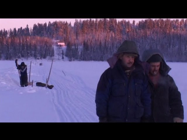 Зима.Лов рыбы сетями