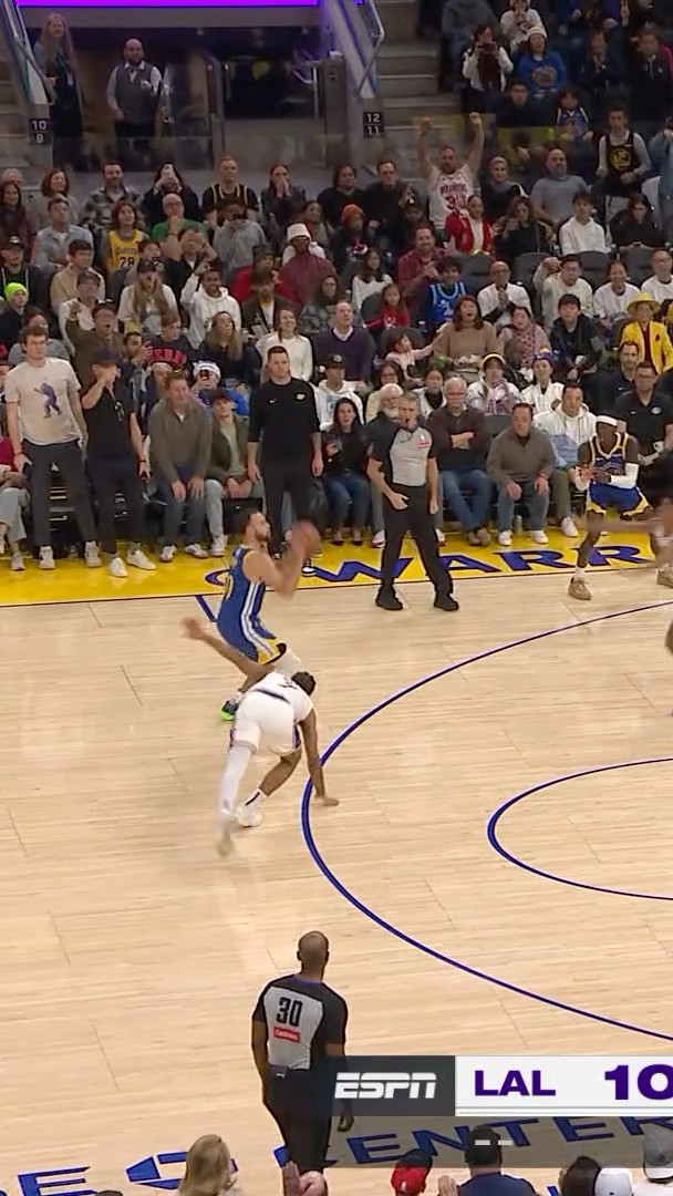 LeBron and Steph trade CLUTCH 3s down the stretch on Christmas Day! ?