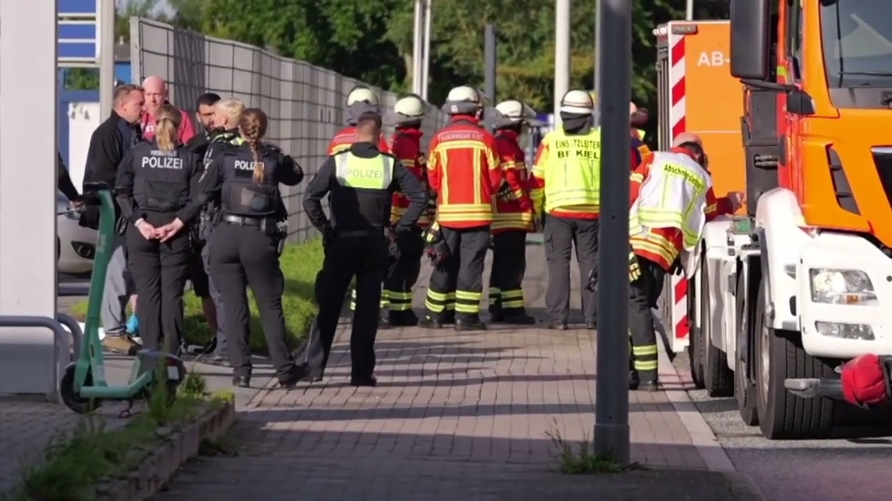 Tödlicher Verkehrsunfall In Kiel  -  2 Todesopfer - LKW Unfall