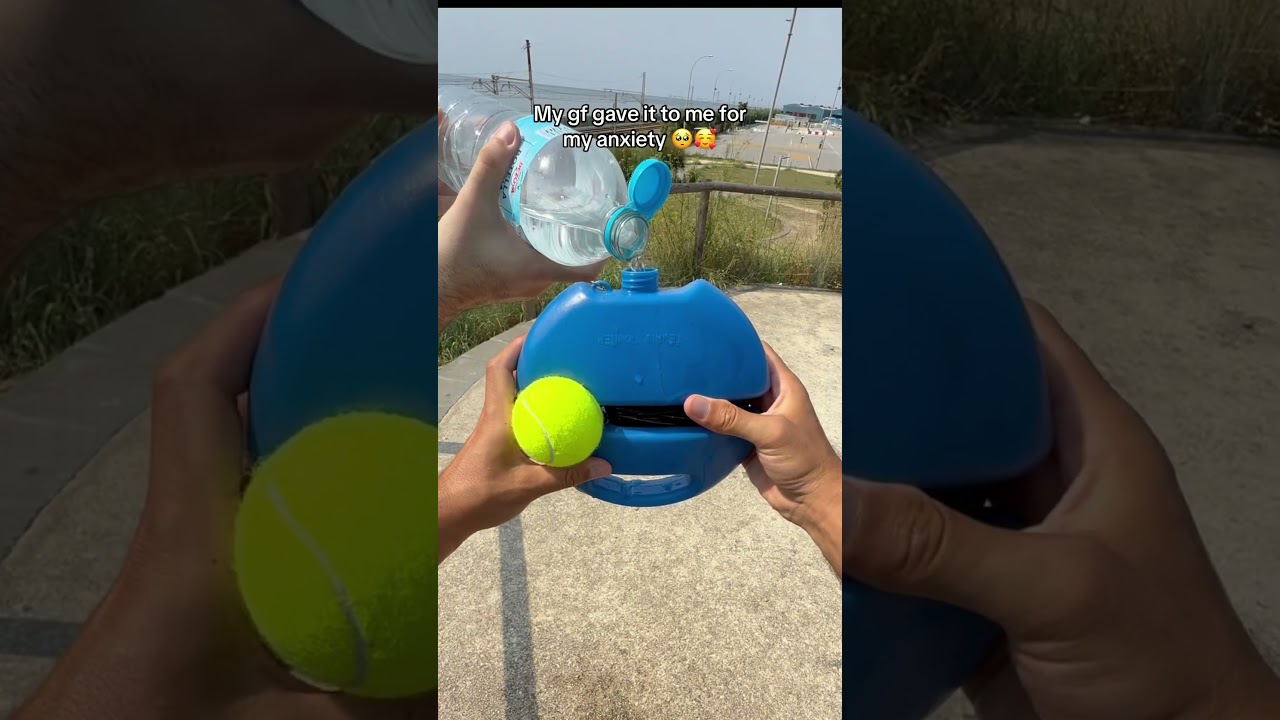 Need to clear your mind? This solo padel trainer can help you! 🎾 