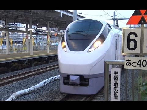 品川駅ホーム先端から見た上野東京ライン常磐線上り特急E657系の到着