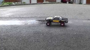 TRAXXAS Slash 4x4 - water fun (Slow Motion)