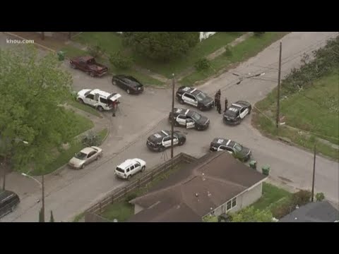Police investigating after body found in ditch in NE Houston - YouTube