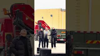 Welcome Italian customers to our factory to test the crawler crane. #Made in China factory