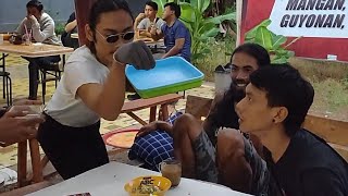 Salt Bae ke Angkringan West❓