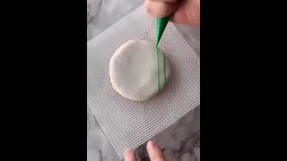 Simple Christmas Circle Cookie | Cookie Decorating #shorts
