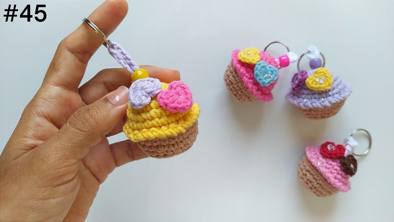 Como fazer CHAVEIRO de CROCHÊ CUPCAKE - Passo a Passo FÁCIL e RÁPIDO