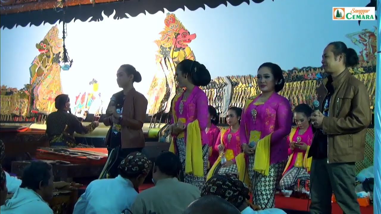 Wayang Kulit di Alun2 Klaten. Ki Seno Nugroho - Tatin, Elisha dkk. 