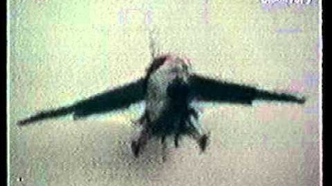 f8 crusader lands on deck no crash