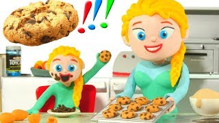 PRINCESS & BABY GIRL MAKE COOKIES ❤ Superhero Babies Play Doh Cartoons For Kids