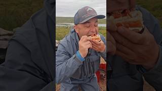 На севере мы ели форель, которую поймали, сразу на месте, в сыром виде #форель #browntrout
