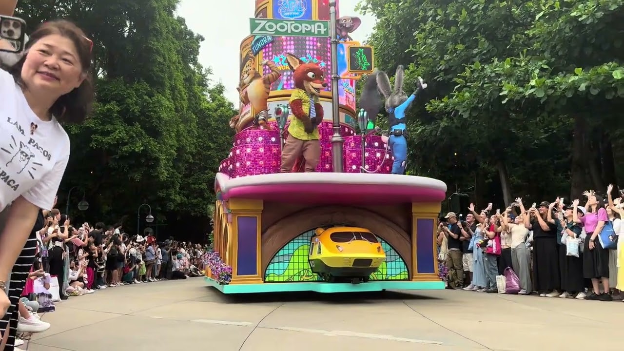 Disney Friendtastic parade 29-06