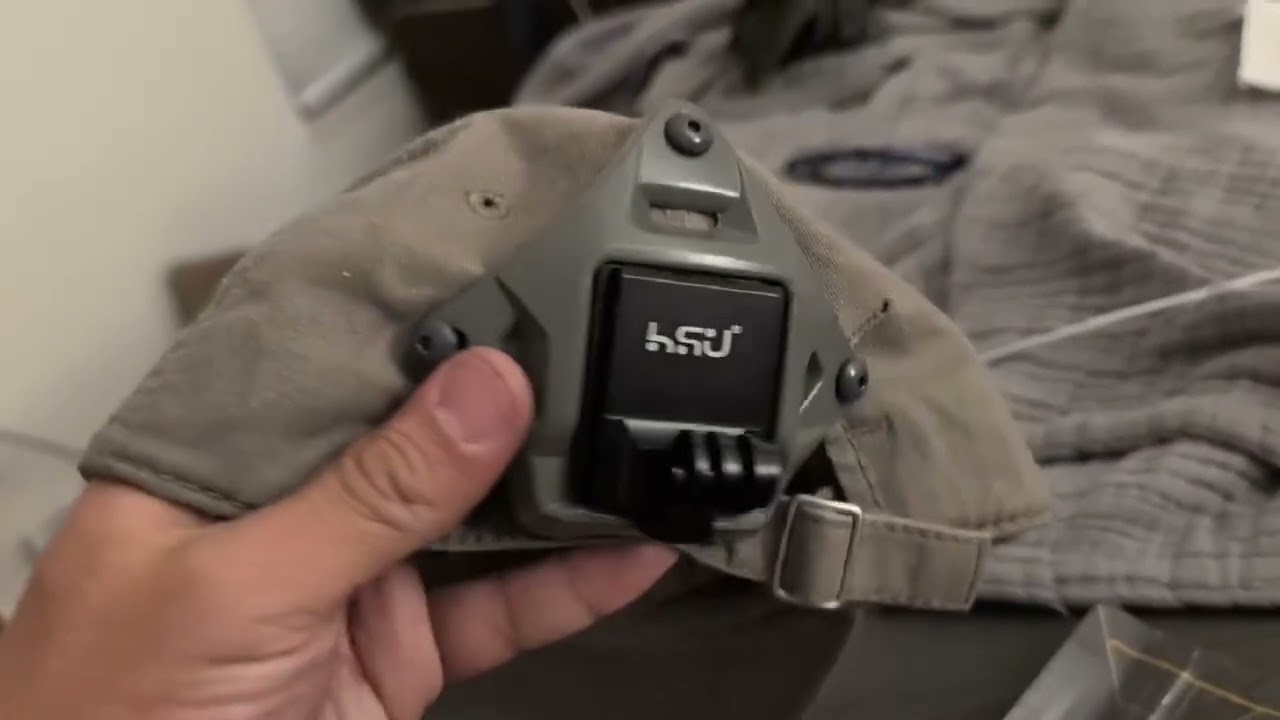 Scotts Turf Builder EdgeGuard Mini Broadcast Spreader for Seed, Weed and Feed, Fertilizer, Salt, Ice