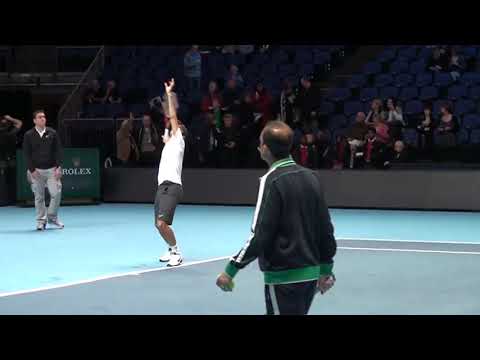 Roger Federer Practicing Serves Serving Excellent ...