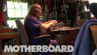 サーキット・ベンディングを生み出したパイオニア リード・ガザラ