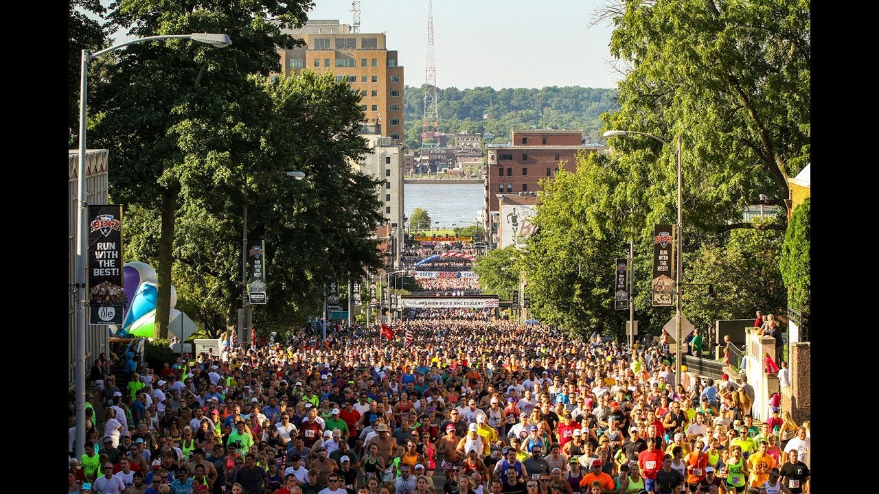 Bix 7 Road Race: Brady Street Hill Timelapse - YouTube