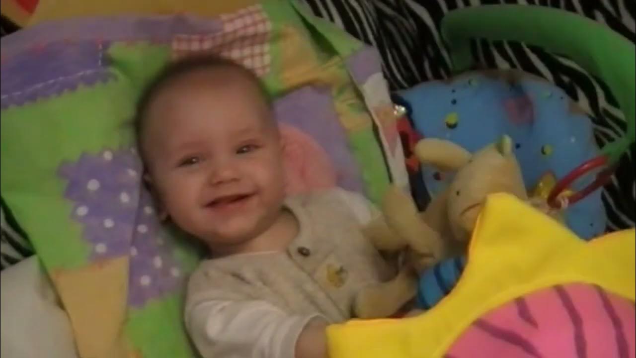 Ребенок 6 месяцев рычит. Полугодовалый ребенок. Детский массаж 6 месяцев. Шесть месяцев ребенку. Шесть месяцев ребенку.