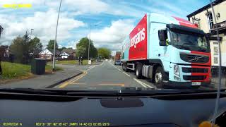 Nexbase 512gw dash cam captures stolen motorcycle crash into white van (Original Video Footage).