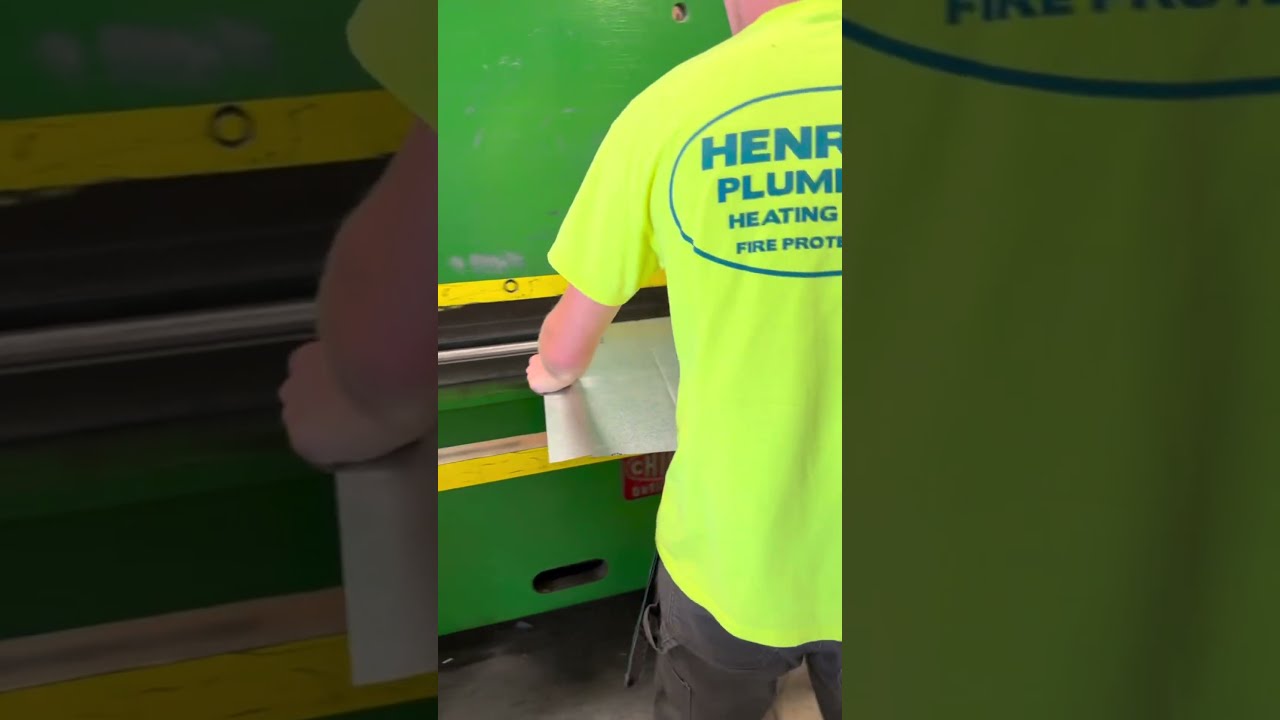 2 Shops Bending The Right Angle Male Flange On Press Brake