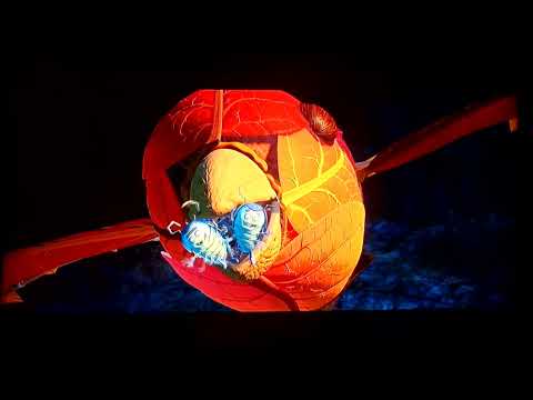 BICHOS: UNA AVENTURA EN MINIATURA (1998) TRABAJO EN EQUIPO DE LA CONSTRUCCIÓN DEL PÁJARO