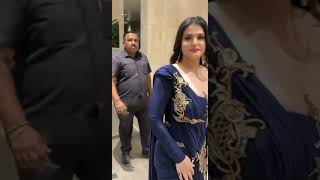 Uff!! So BOOmbastic!!🍑💦😳 Zareen Khan Falaunts Her Sizzling Look At The Event