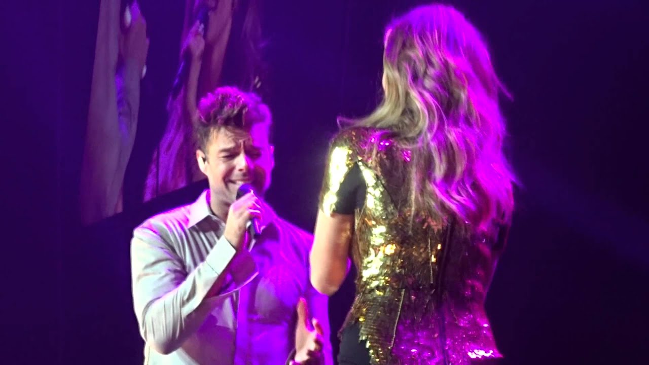 Ricky Martin & Delta Goodrem - Nobody Wants To Be Lonely Adelaide Ent Cent 05/05/15.