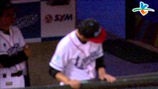 20130528 CPBL 獅vs猿-8局下-高建三化解失分危機