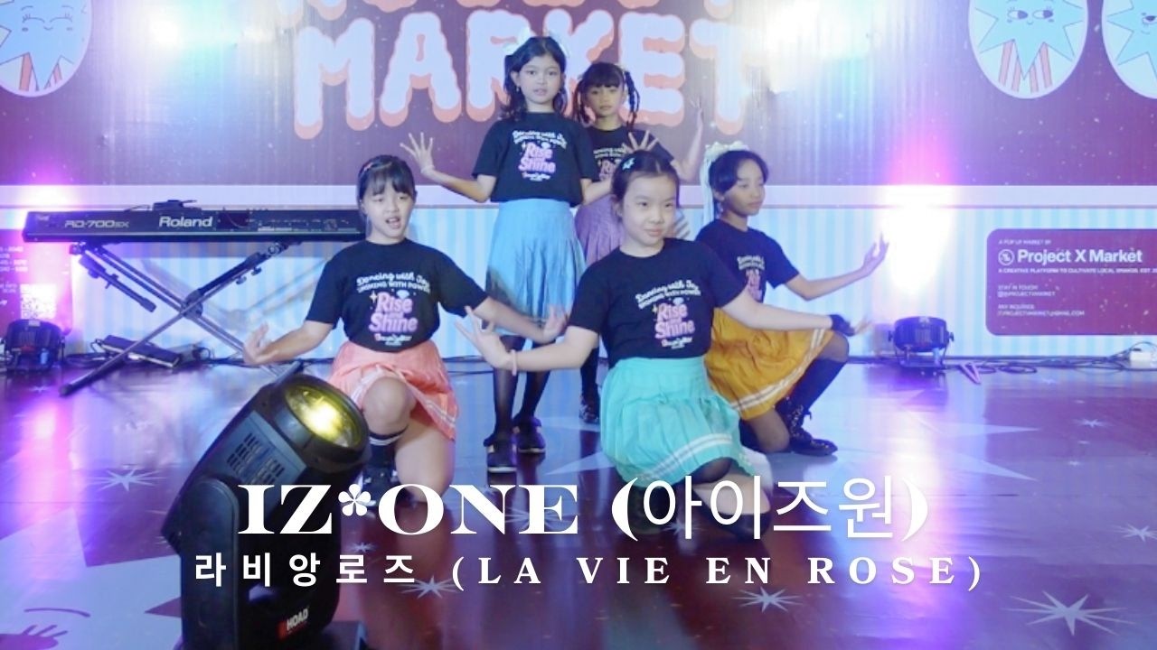 IZ*ONE (아이즈원) - 라비앙로즈 (La Vie en Rose) | GALAXY MALL SURABAYA