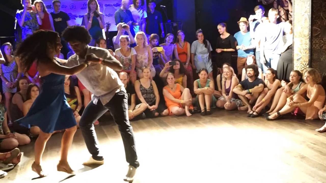 Ayo Barbosa e Sula Gomes (Samba de Gafieira) @ FORROaRU 2016