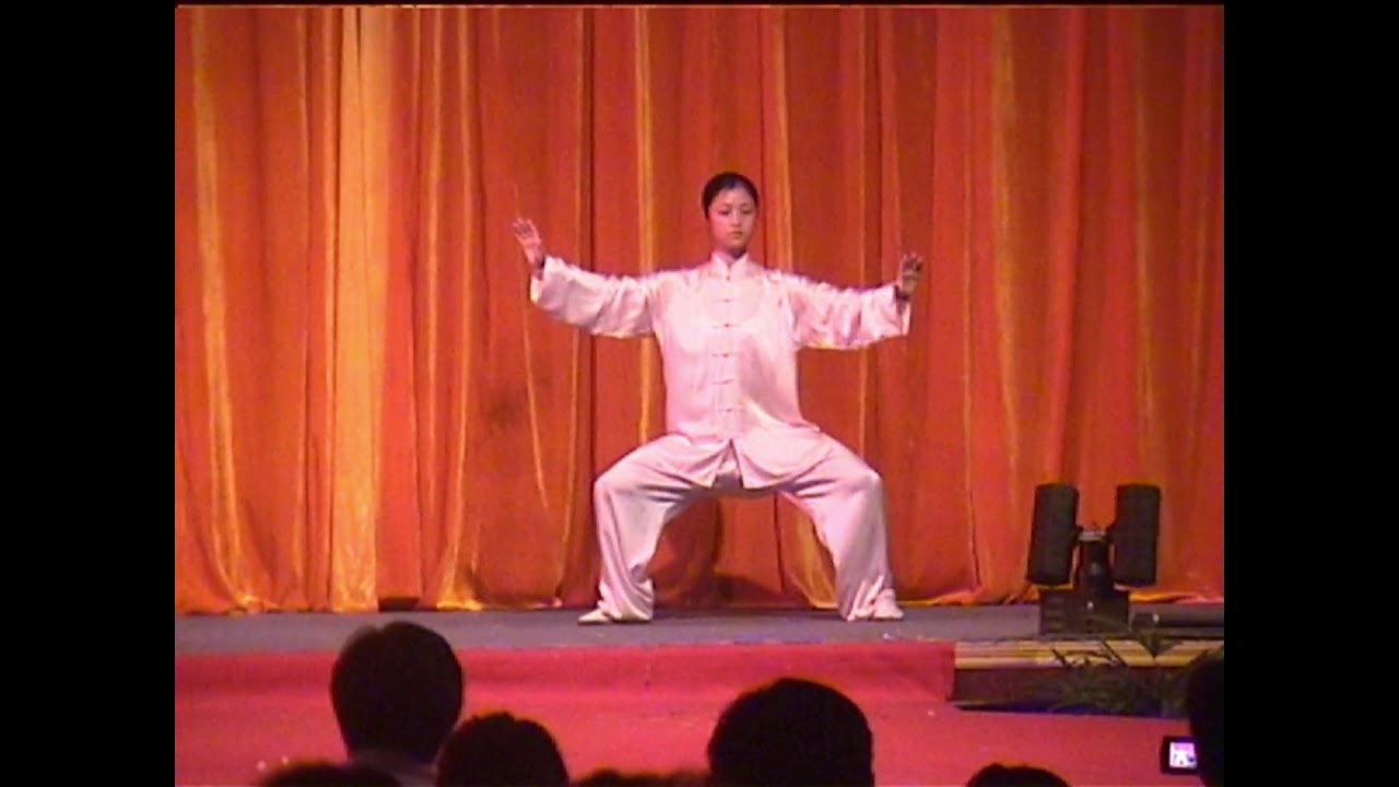 Qiu Huifang - Taijiquan 42 Compulsory routine - YouTube