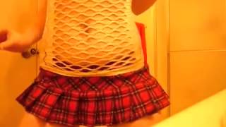 Kısa Etekli Genç Kızdan Twerk Show