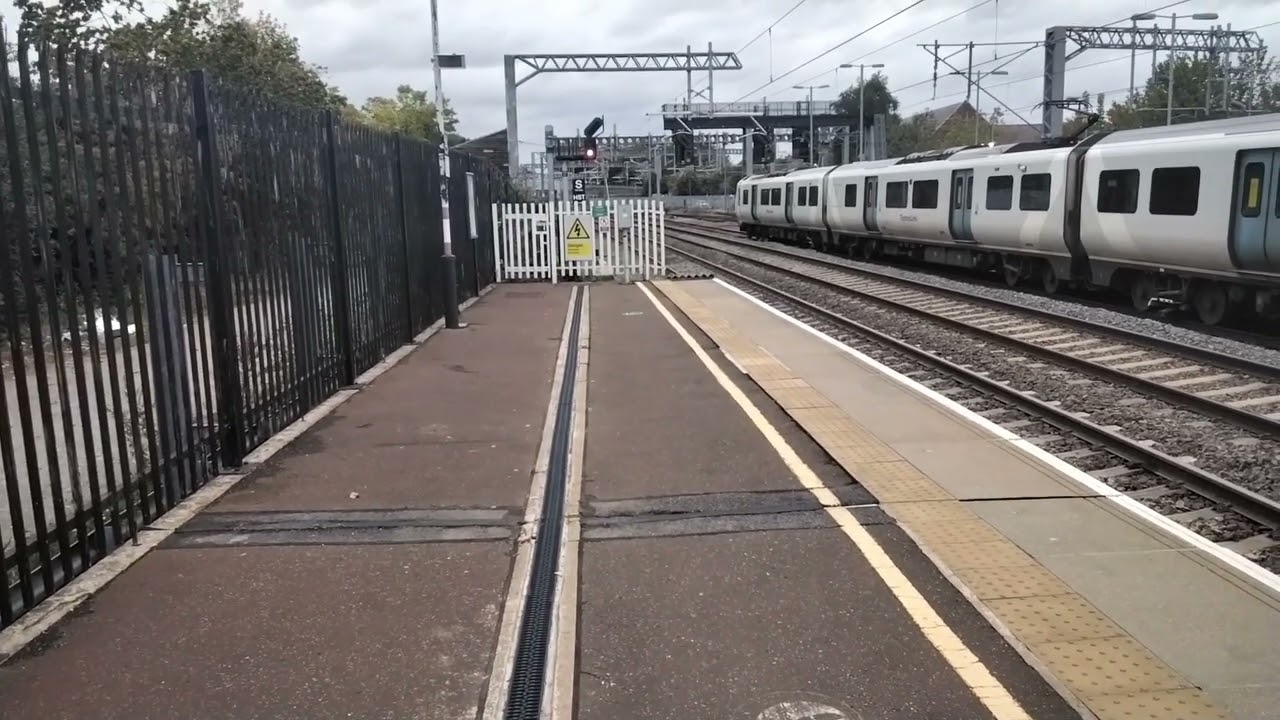 Trains at Bedford (30/9/22)