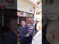 «تسمحلي أتصور معاك؟».. مواطن يطلب صورة تذكارية من محافظ القاهرة ويقبل رأسه