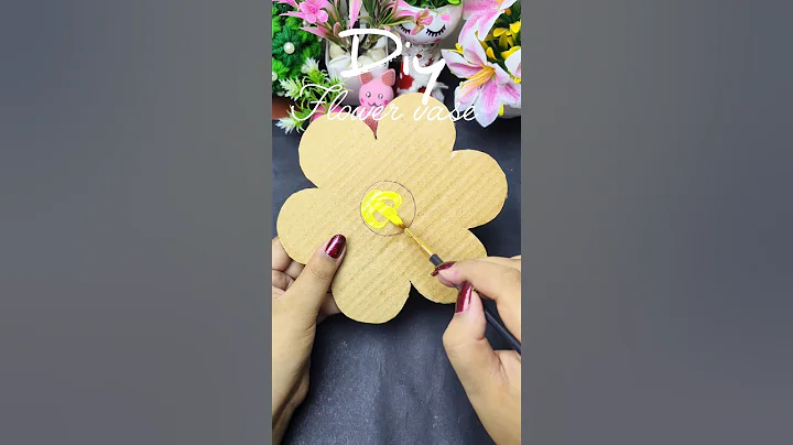 DIY Cardboard Flower vase 🌸 #diy #craft #craftideas #flowervase#trending #ytshorts #yt #shorts
