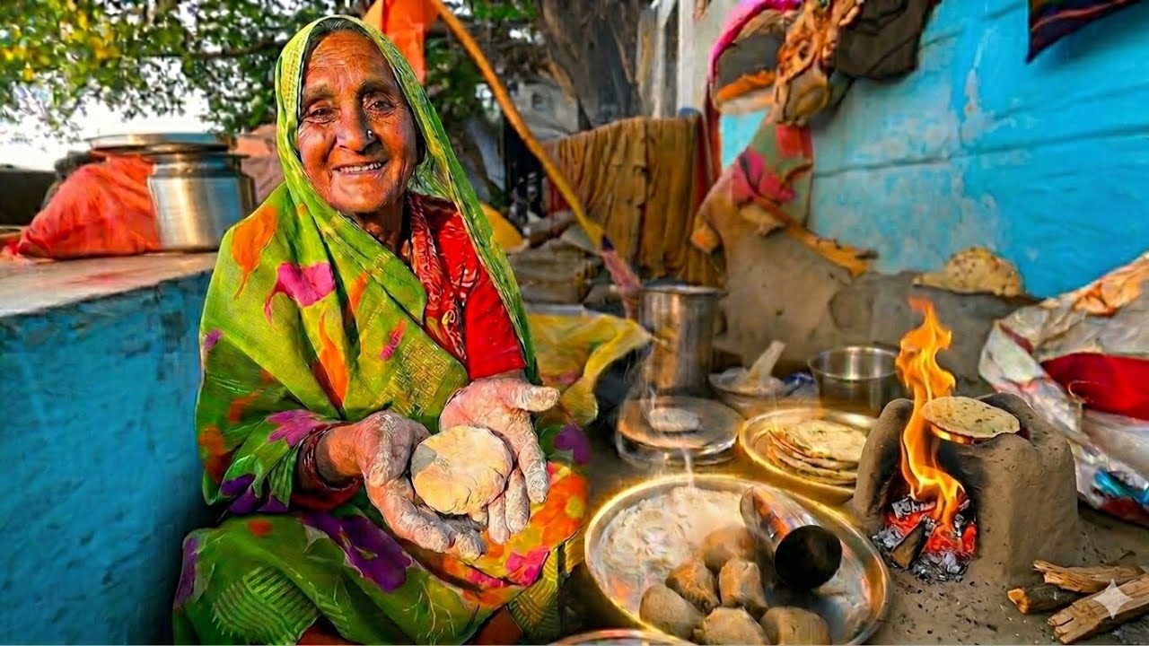 एक अम्मा जी की सुबह-सुबह बड़ी-बड़ी रोटियों की मां नर्मदा जी के तट पर भोजन प्रसादी 