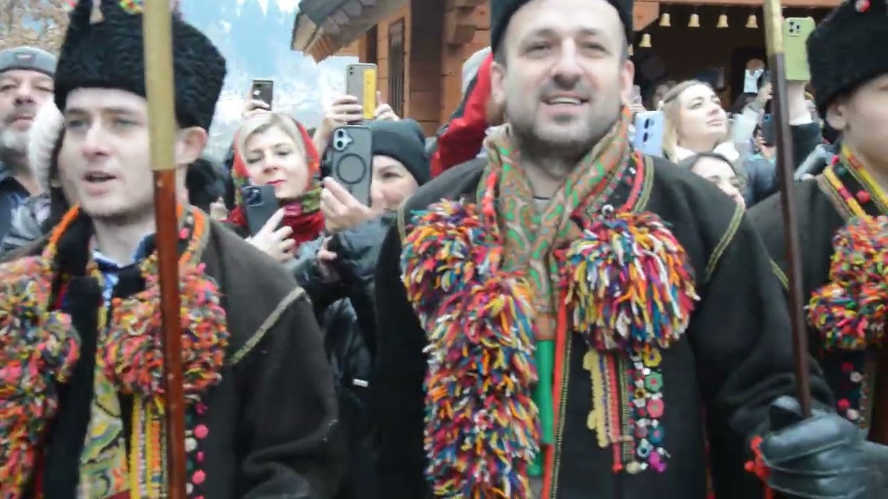 Колідники с. Криворівня колідують на Водохреща коло церкви Різдва Пресвятої Богородиці 06 01 2026