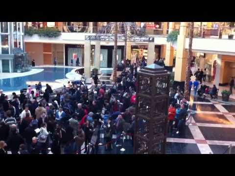Apple IPad 2 Day Vlog Huge Crowds 