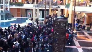 Apple iPad 2 Day vlog: Huge Crowds!