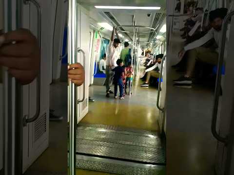 Videó: Delhi metró reptéri gyorsvonat: alapvető útmutató