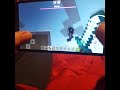 Jugando Minecraft en el celular