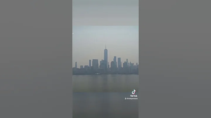 Time-lapse shows New York disappear into orange smoke from Canada wildfires #shorts