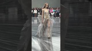 The confidence is crazy #fashion #model #runway #viral