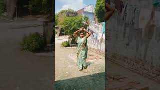 Sochle Naihar Se Neek Sasusal Mili Ho.