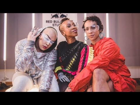 Bastidores | Gloria Groove, Karol Conká e Linn da Quebrada gravando a música "Alavancô"