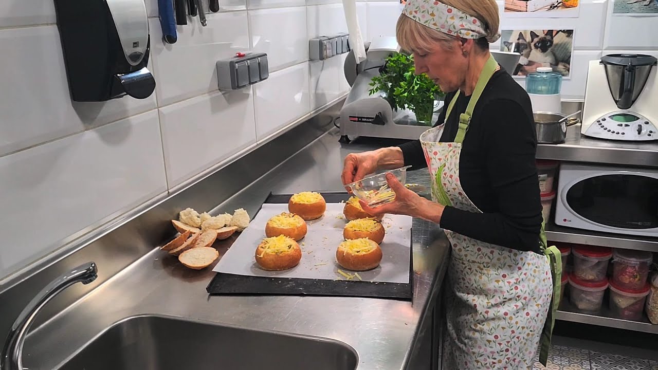 Deliciosos Bollitos rellenos de Bechamel y champiñones muy fácil de hacer.Sabor Artesano