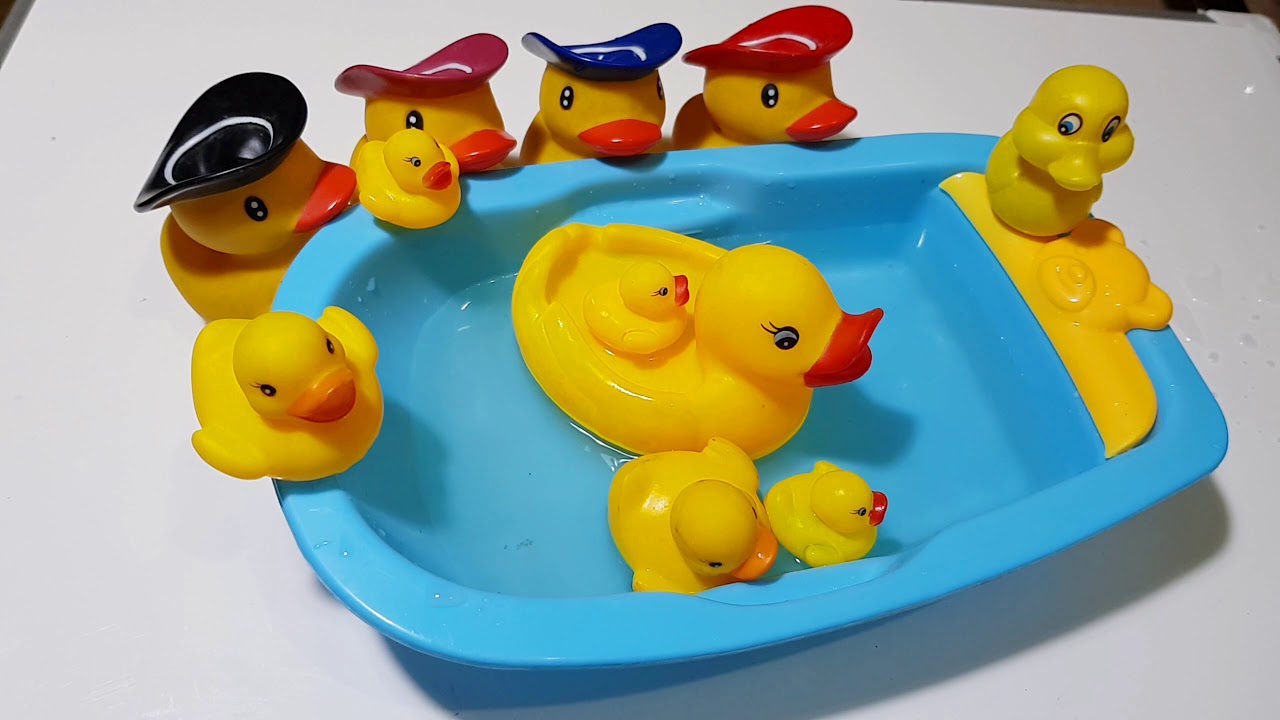 Mainan anak donal duck ( donal bebek )| bebek lagi belajar berenang - YouTube