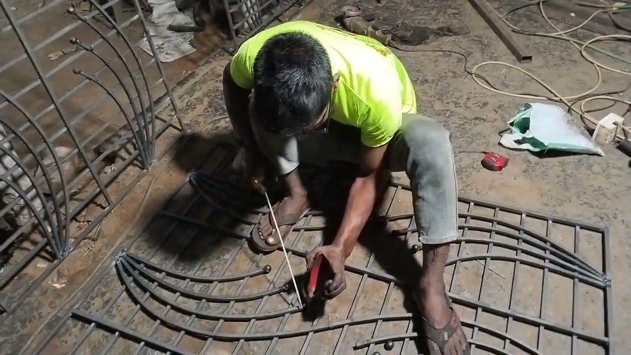 আকর্ষণীয় ডিজাইনের গ্রিল তৈরি হচ্ছে 